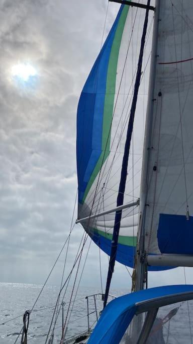 Nuitee A Bord De Danilou Un Voilier De 9.50M Hotel Sete Bagian luar foto