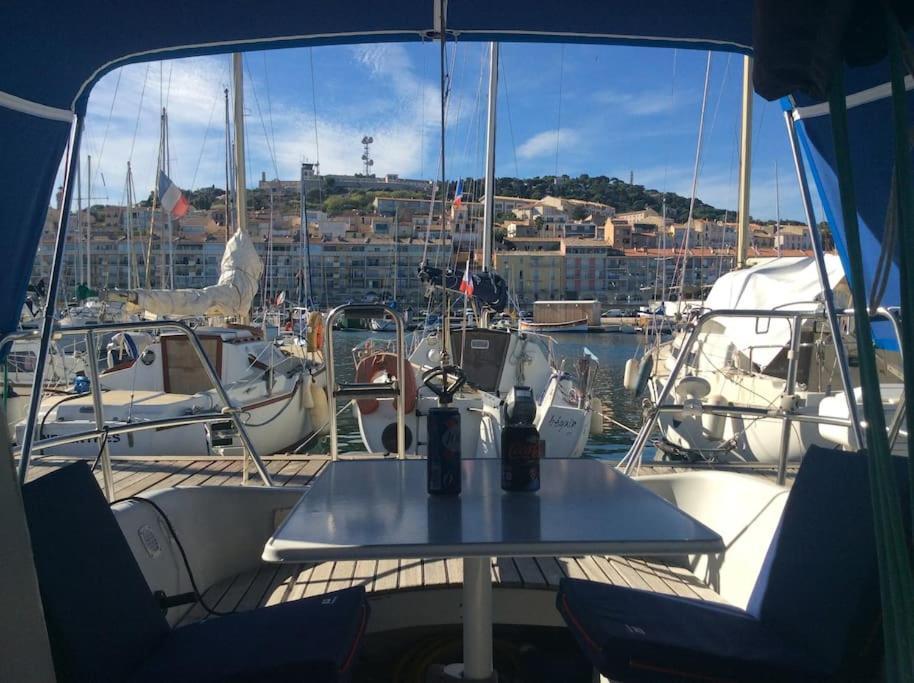 Nuitee A Bord De Danilou Un Voilier De 9.50M Hotel Sete Bagian luar foto