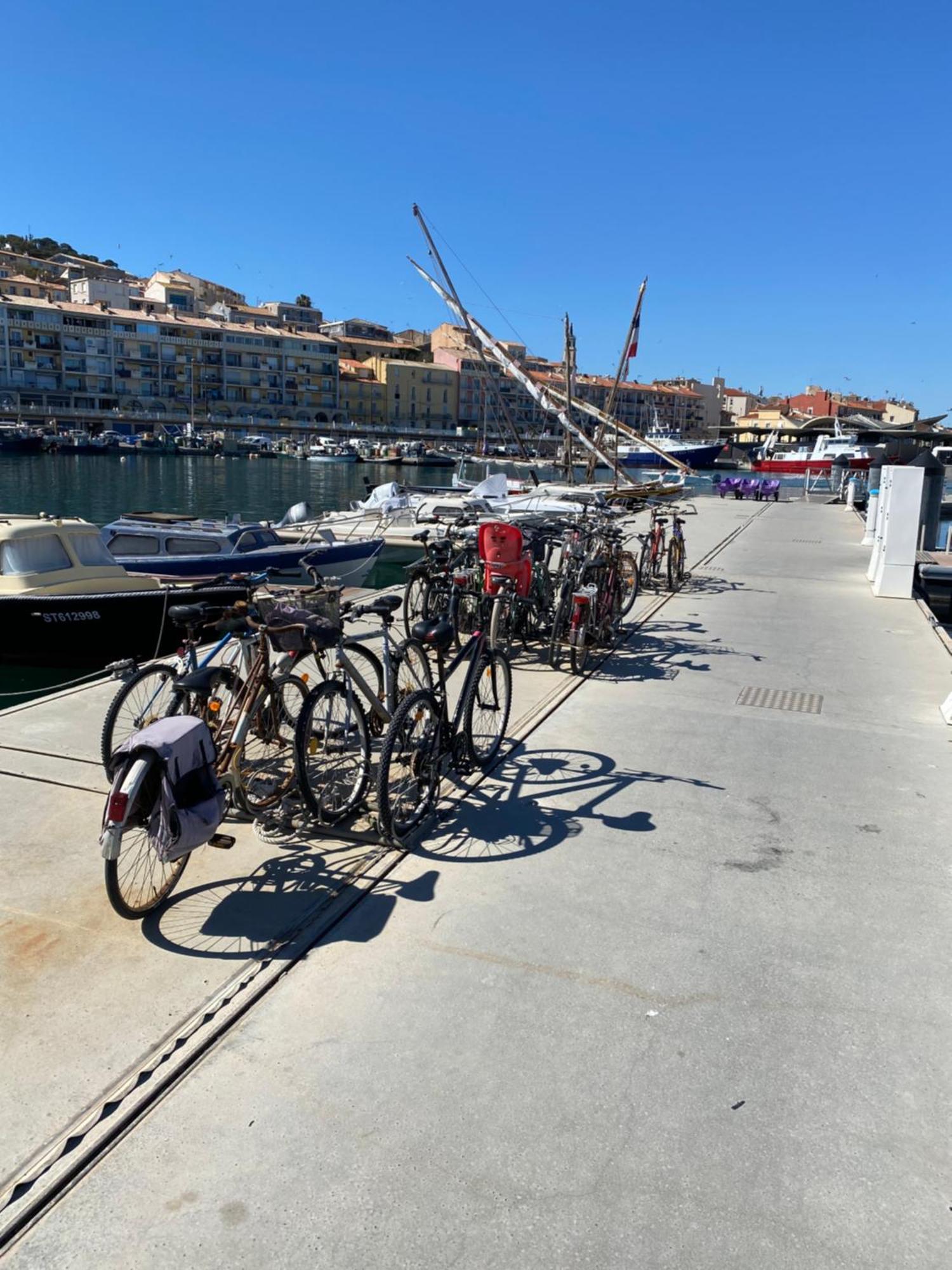 Nuitee A Bord De Danilou Un Voilier De 9.50M Hotel Sete Bagian luar foto