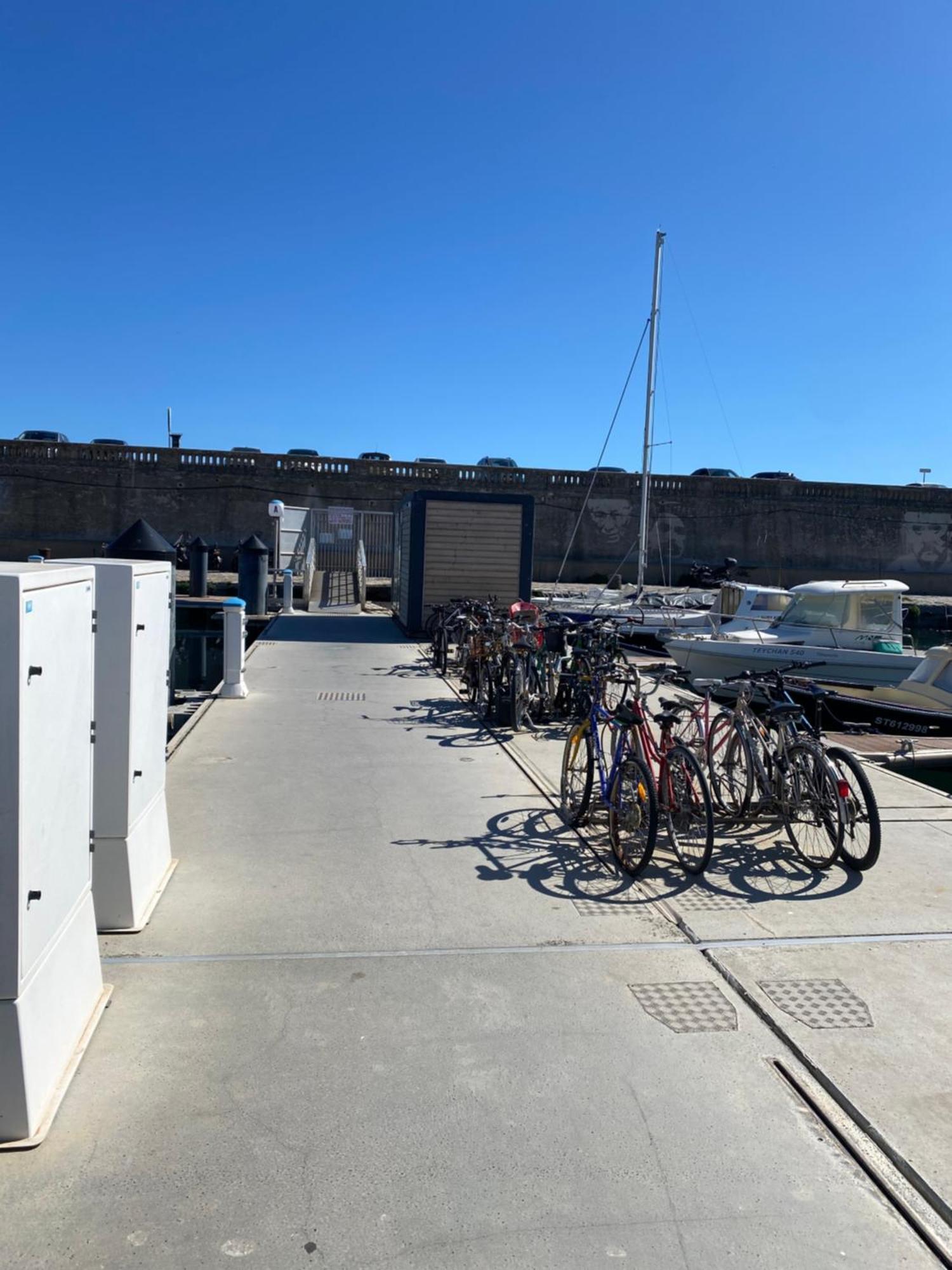 Nuitee A Bord De Danilou Un Voilier De 9.50M Hotel Sete Bagian luar foto